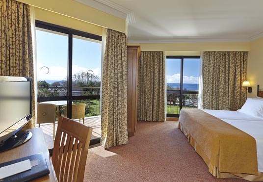hotel-room hotel-room
